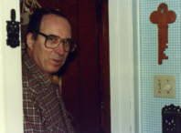 1982 - Dad trolls Susys kitchen for Christmas 